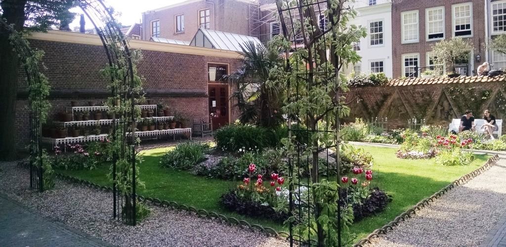 Utrecht Courtyard garden